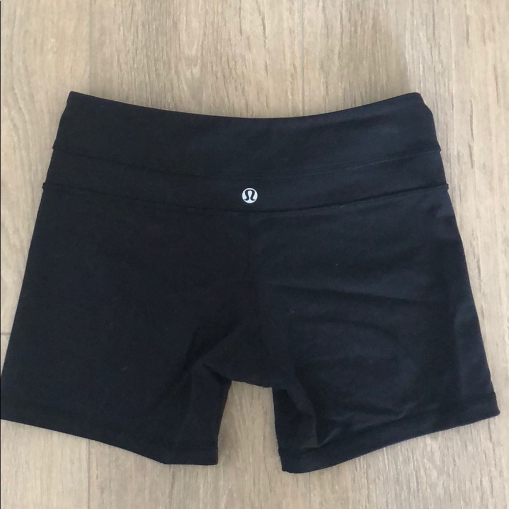 lululemon Groove Shorts EUC size 4
